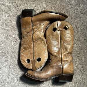 Tan Leather Cowboy Boots, Western Stitching, Size 8.5